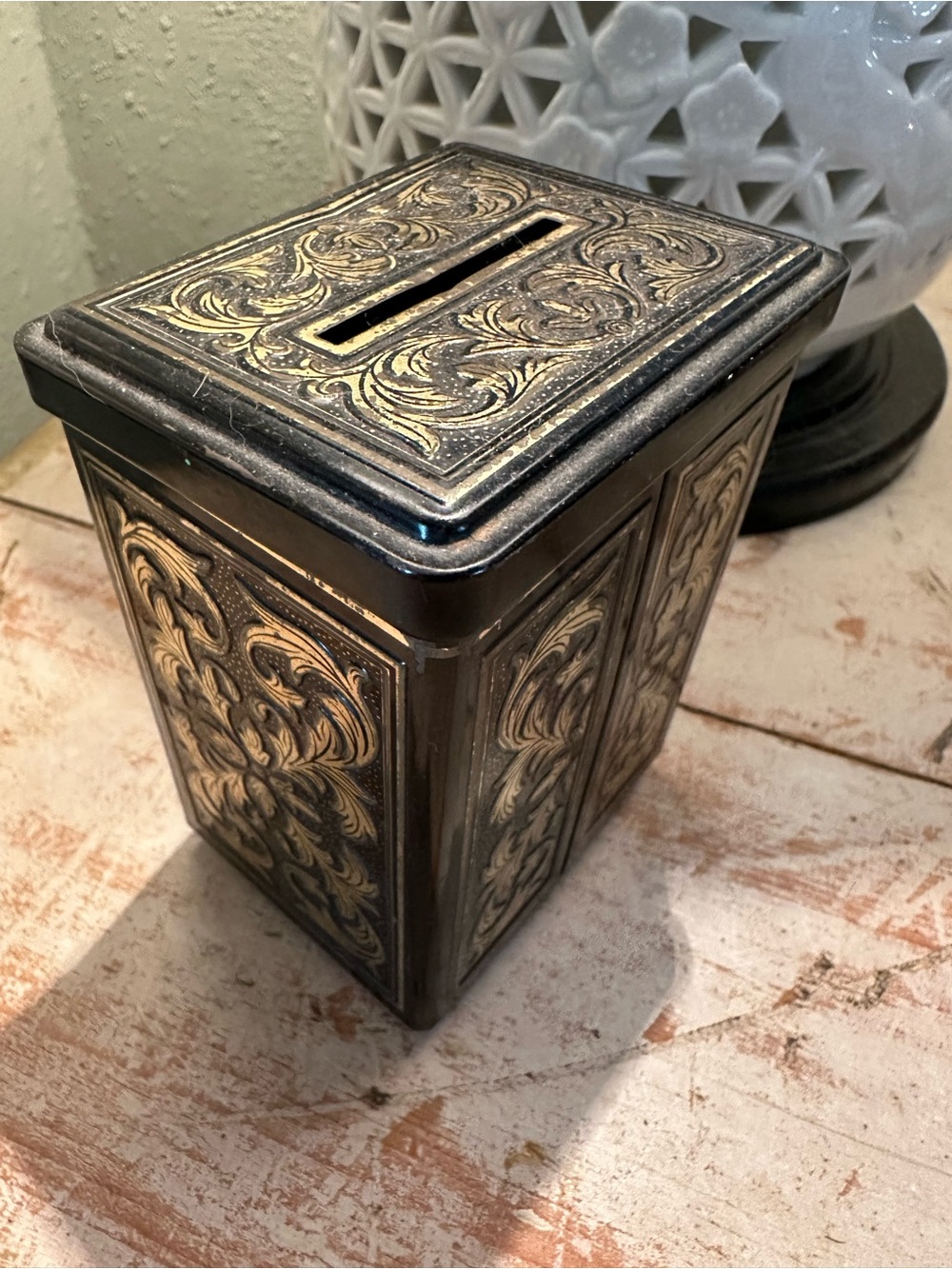 Vintage Avon Tin Bank - Picture 2 of 10
